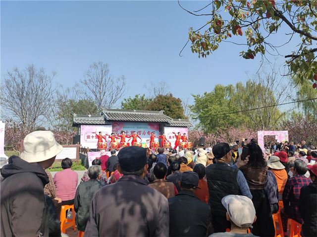 兴化市钓鱼镇：惠民文艺演出奏响春日文化乐